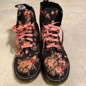 Doc Martens floral canvas boot size 11 EU43, pink rose/floral pink laces
